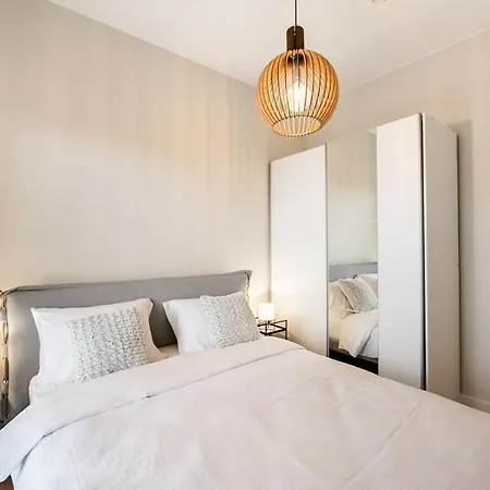 Wola Lush By Bookinghost Βαρσοβία